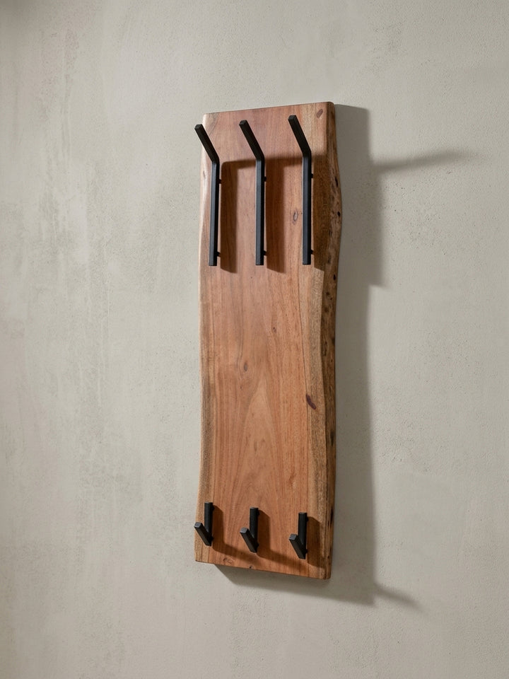 Seitenansicht der Flurgarderobe, die die Materialstärke von 2,5 cm des massiven Akazienholzes und die 11 cm Tiefe der abstehenden Metallhaken deutlich zeigt._