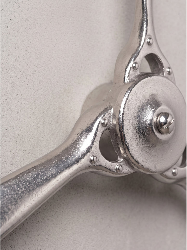 Technische Zeichnung des dreiblättrigen Wandpropellers mit exakten Maßangaben von 85 cm Breite, 85 cm Höhe und 10 cm Tiefe._