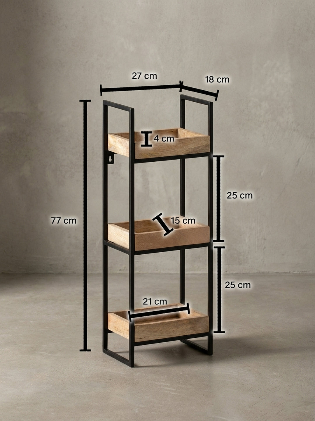 Wandregal mit exakten Maßen: Höhe 77 cm, Breite 27 cm, Tiefe 18 cm, ideal für die Nutzung von schmalen Nischen in jedem Wohnraum._