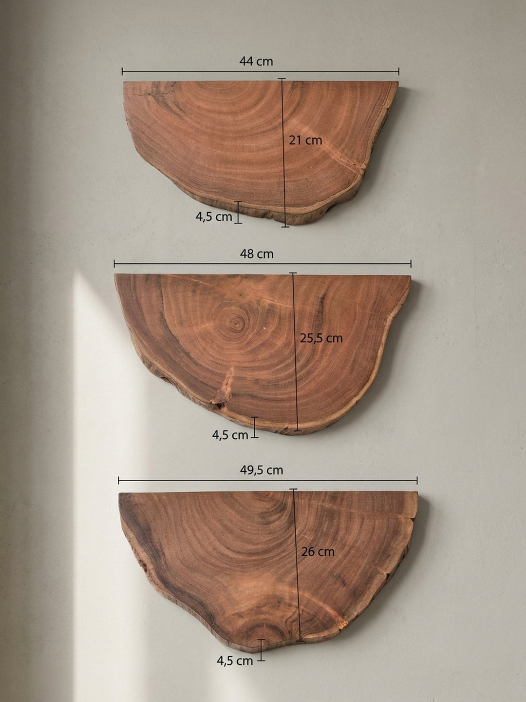 Technische Zeichnung des 3er Sets Wandboards mit exakten Maßangaben für Breite, Tiefe und Stärke jeder einzelnen Akazien-Baumscheibe._