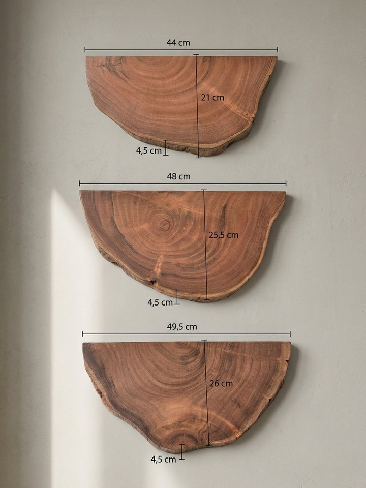 Technische Zeichnung des 3er Sets Wandboards mit exakten Maßangaben für Breite, Tiefe und Stärke jeder einzelnen Akazien-Baumscheibe._