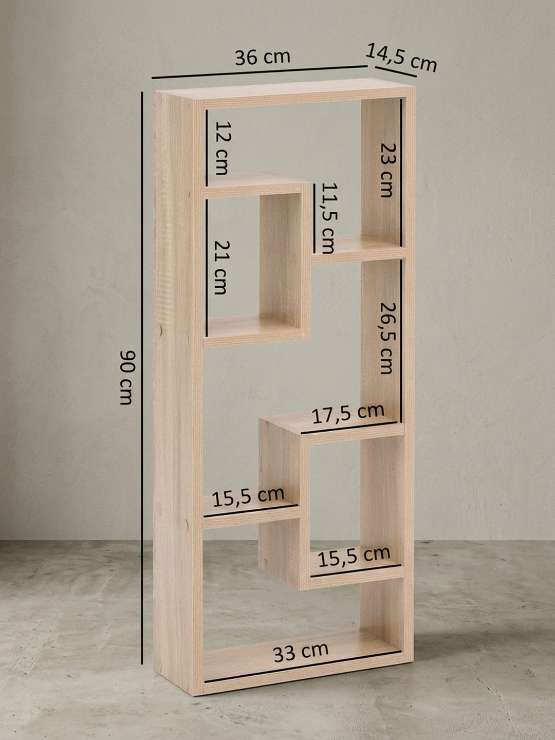 Detailansicht der Fachaufteilung im Hängeregal. Die stabilen 16 mm starken Regalböden des Holzregals sind versetzt angeordnet und tragen sicher Bücher und Wohnaccessoires._