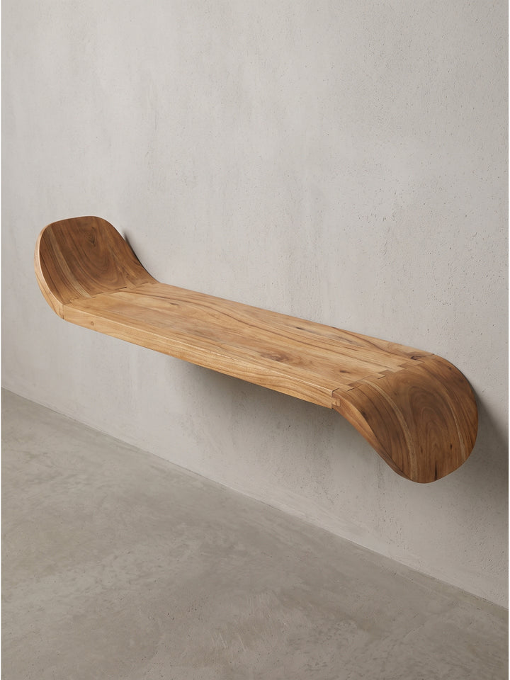 Wandregal aus Mango Massivholz mit hochgezogenen Seiten 100x20x36 cm freigestellt vor weißem Hintergrund in der Frontalansicht_