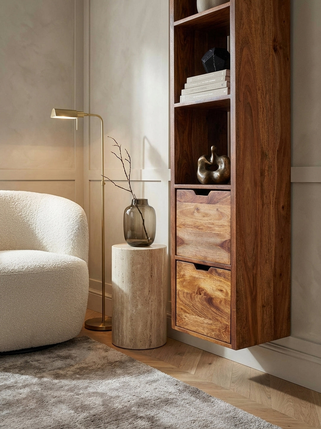 Wandregal Sheesham Massivholz natur Nahaufnahme ausdrucksstarke Sheesham-Maserung mit dunklen Kontrastlinien und warmem Holzton mit Schublade Qualität Möbel Bibliothek / Lesezimmer Wohnen_