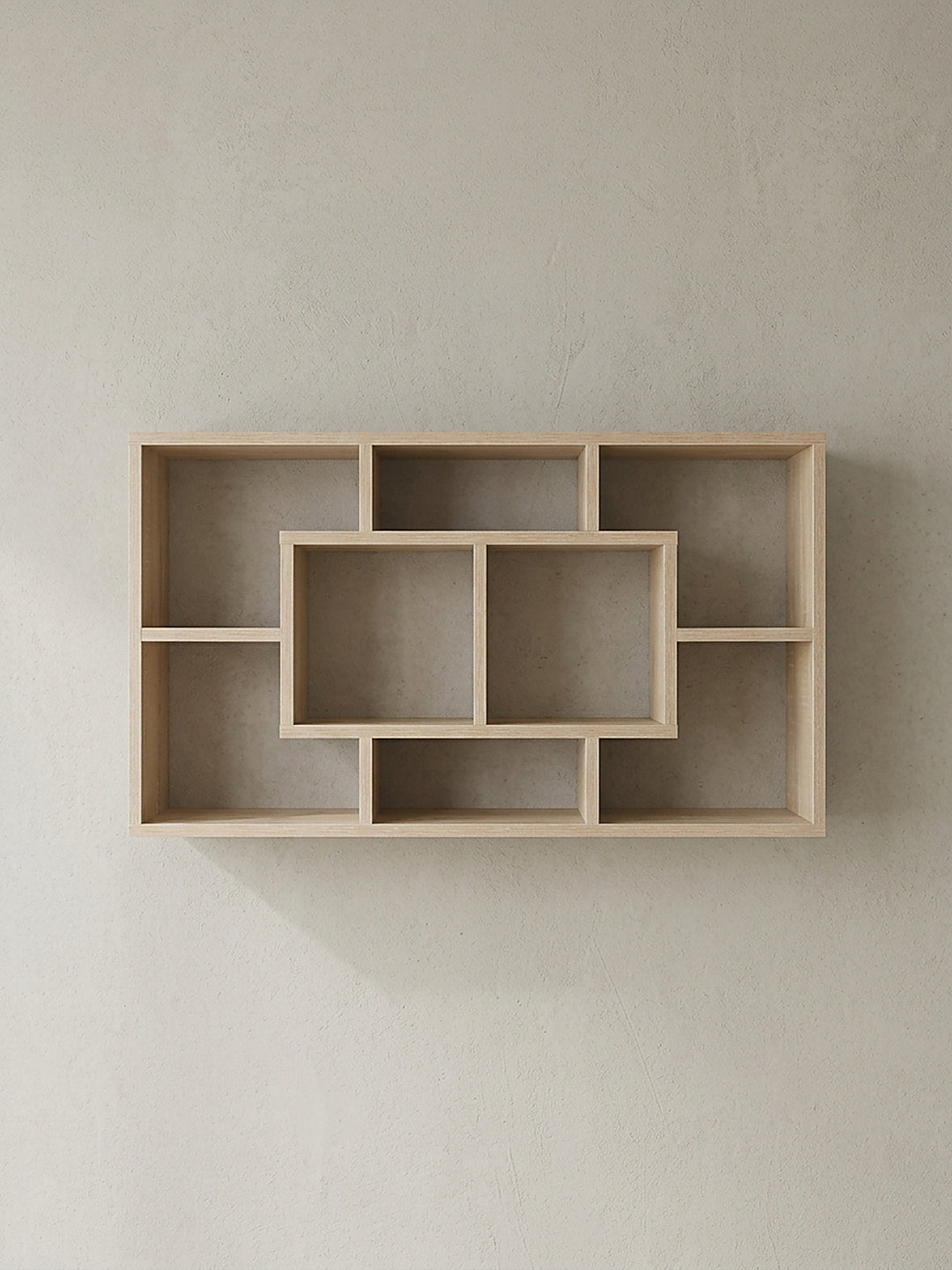 Schräge Seitenansicht des modernen Hängeregals aus MDF mit klarer geometrischer Linienführung und warmer Sonoma Eiche Beschichtung ohne Dekoration_