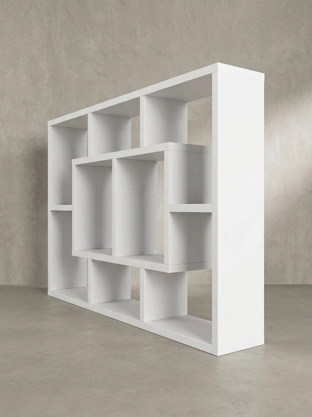Detailansicht der stabilen Konstruktion des offenen Holzregals zur sicheren und unsichtbaren Wandmontage im Wohnbereich_