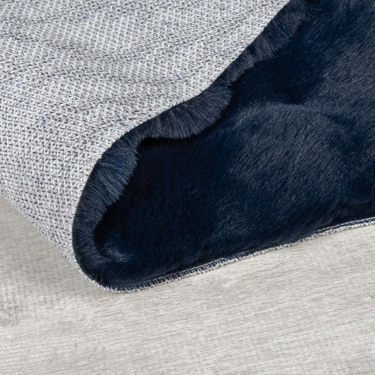 Teppich LUNE Waffel-Struktur Dunkelblau Hochflor Rückseite Kante Detail waschbar Rechteckig_