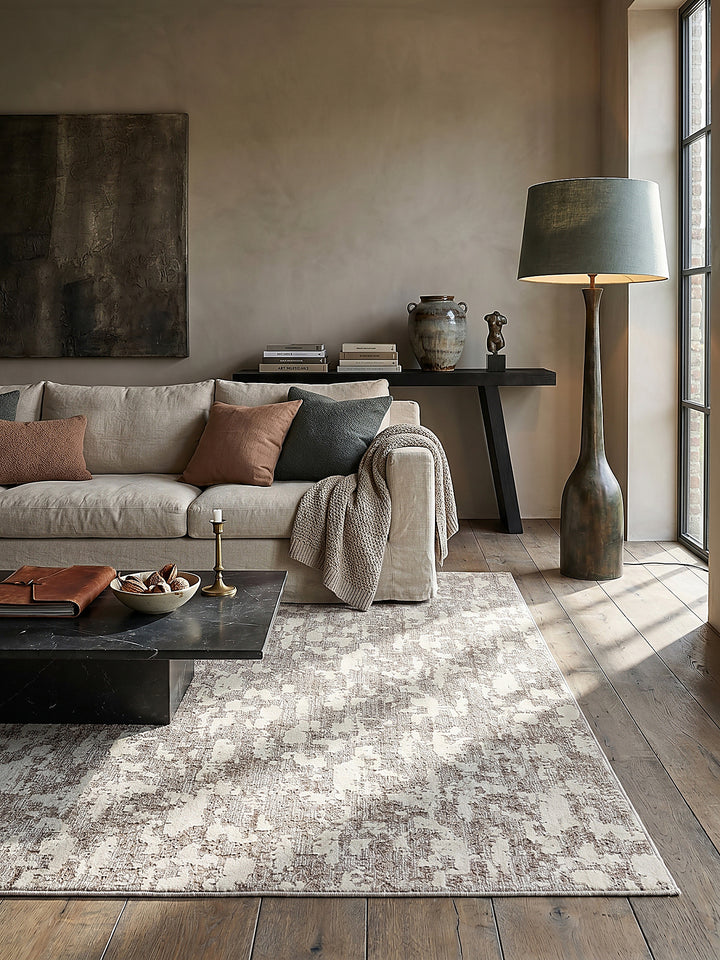 Teppich Beige rechteckig im modernen Wohnzimmer vor warm chalky white with deep charcoal-gre Einrichtungsidee_