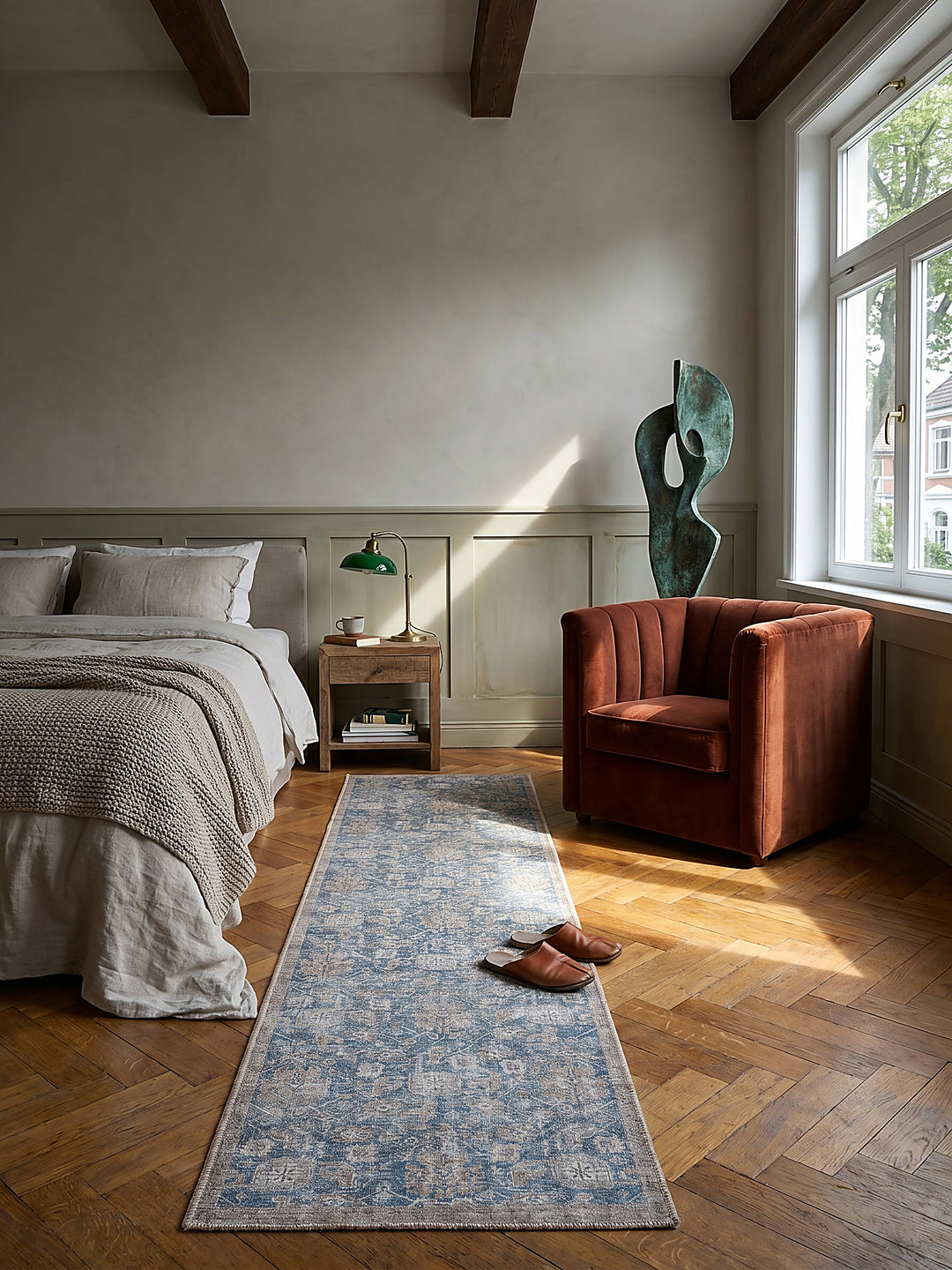 Teppich Blau Läufer im Wohnzimmer mit Couchtisch und Wohnaccessoires Wohnidee skandinavisch modern_