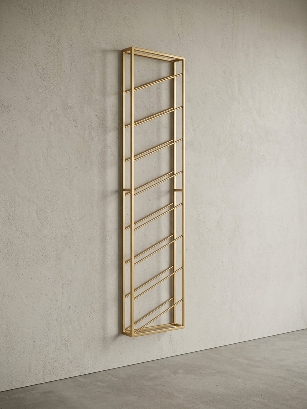 Seitenprofil des 8 cm tiefen Metall-Weinregals in Gold, das seine extrem schlanke Silhouette und platzsparende Eigenschaft hervorhebt._