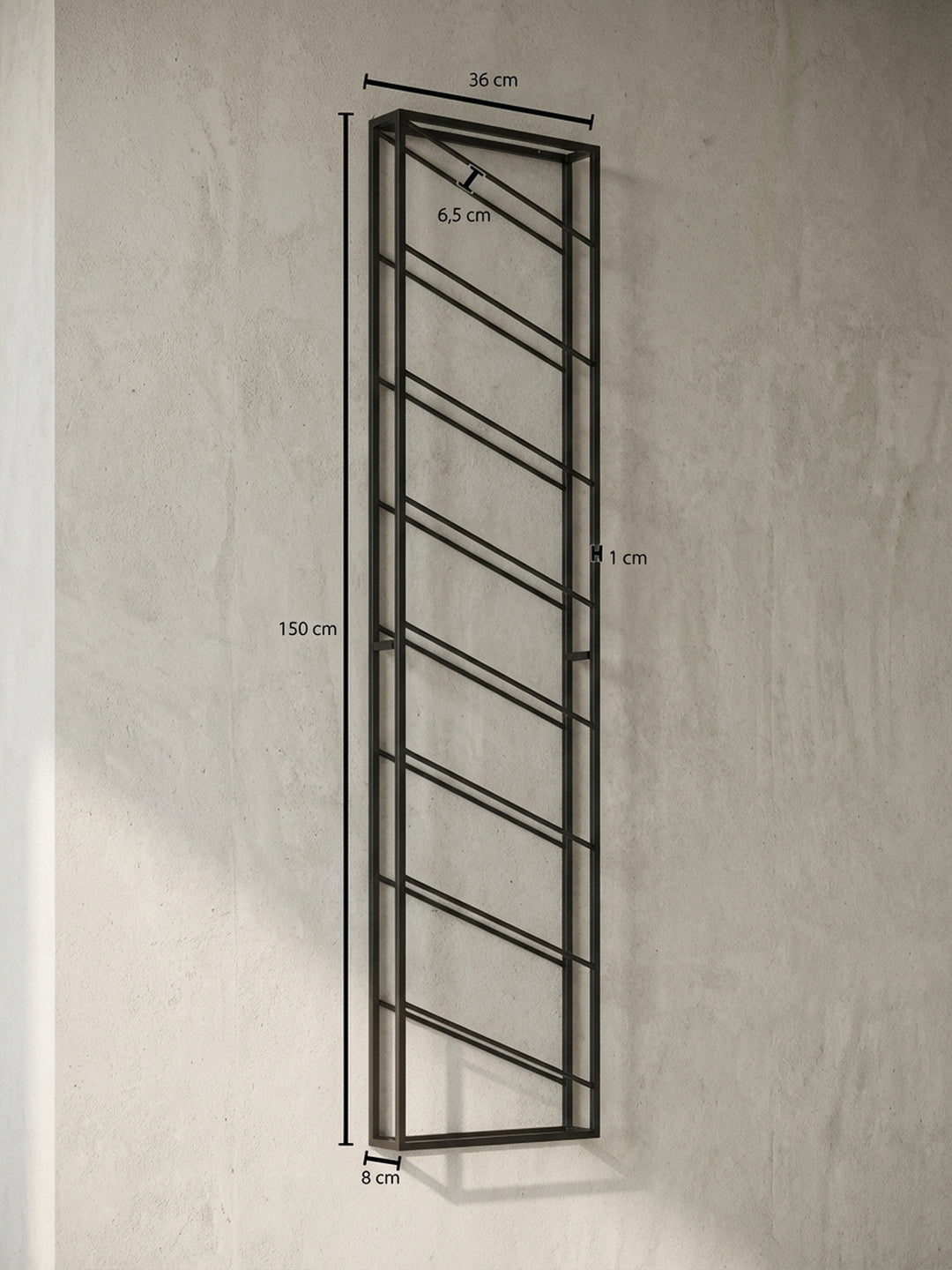 Technische Skizze des Wand-Weinregals mit genauen Maßen: Höhe 150 cm, Breite 36 cm und Tiefe 8 cm, zur einfachen Planung der Wandfläche._