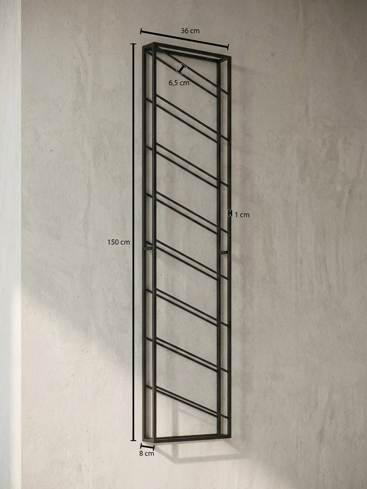 Technische Skizze des Wand-Weinregals mit genauen Maßen: Höhe 150 cm, Breite 36 cm und Tiefe 8 cm, zur einfachen Planung der Wandfläche._
