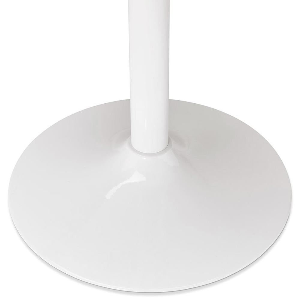 Eleganter weißer Stehtisch mit robustem Design - geeignet für Büros - Cafés und verschiedene Innenräume_