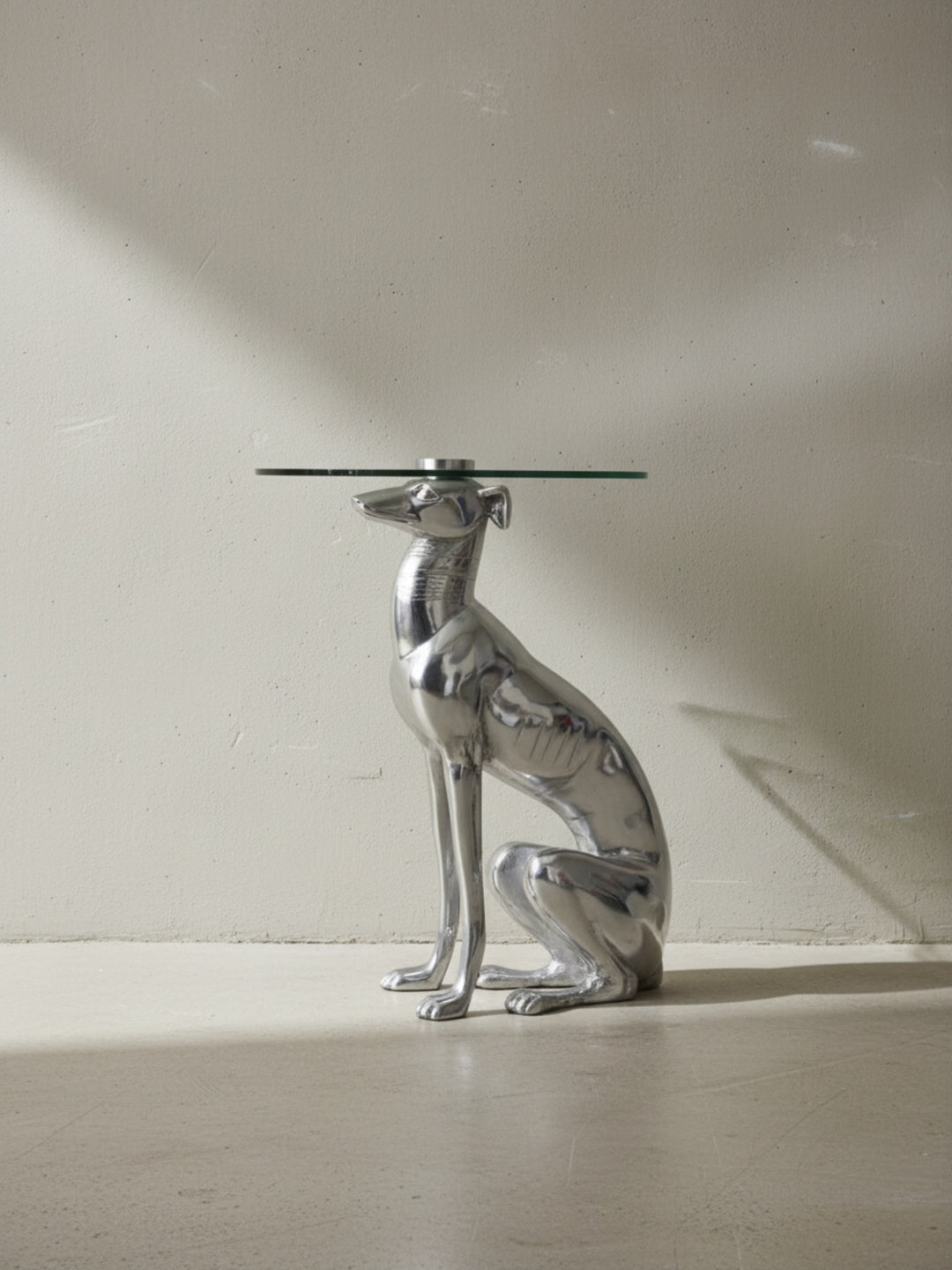 Windhund Skulptur Deko Beistelltisch_ Aluminium/Glas - Handgefertigt_ Einzigartig - KADIMA DESIGN_Größe_ 40x40x50 cm_