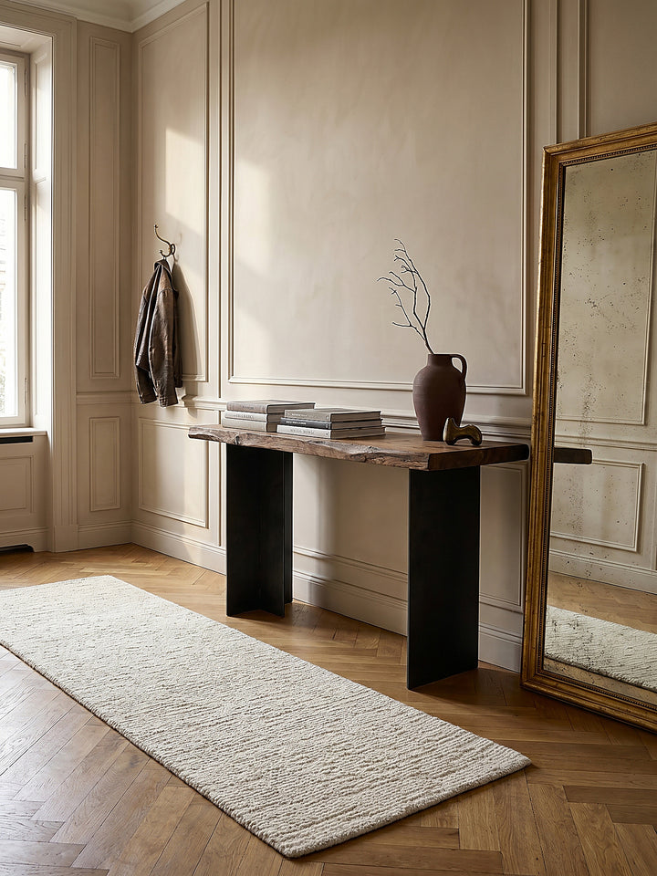 Teppich Creme Läufer im Wohnzimmer mit Couchtisch und Wohnaccessoires Wohnidee skandinavisch modern_