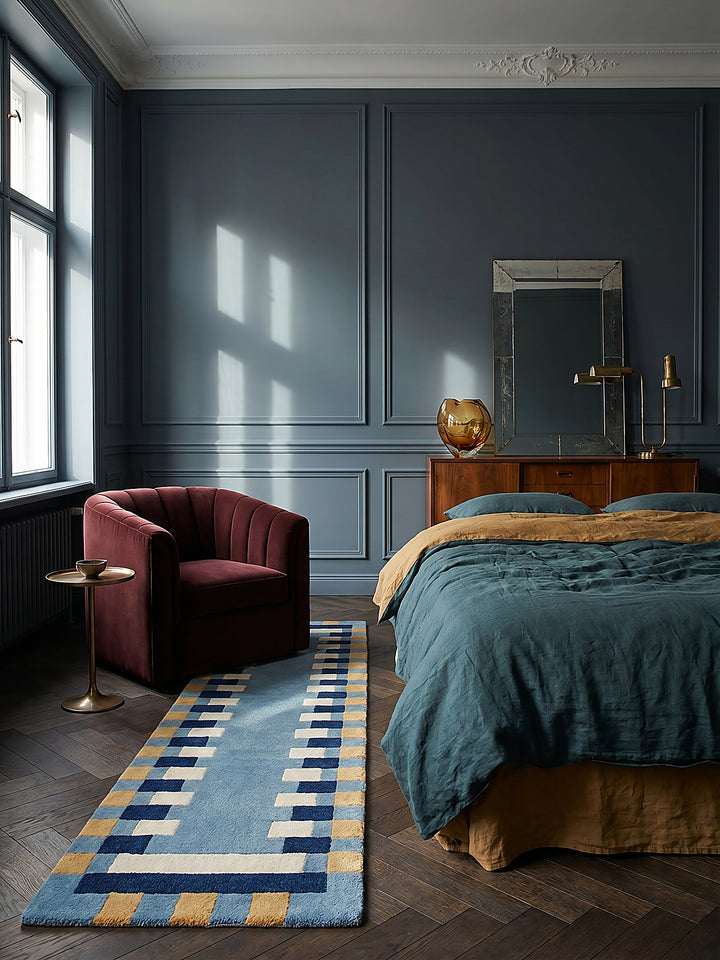 Teppich Blau-Gelb Läufer im Wohnzimmer mit Couchtisch und Wohnaccessoires Wohnidee skandinavisch modern_