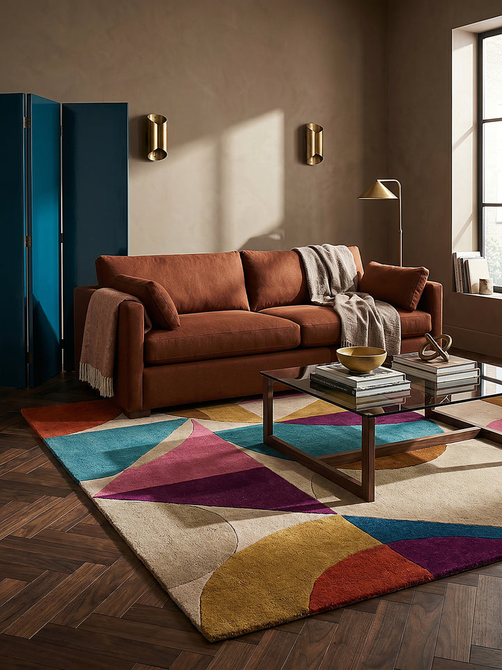 Teppich Multicolor rechteckig im Wohnzimmer mit Couchtisch und Wohnaccessoires Wohnidee skandinavisch modern_