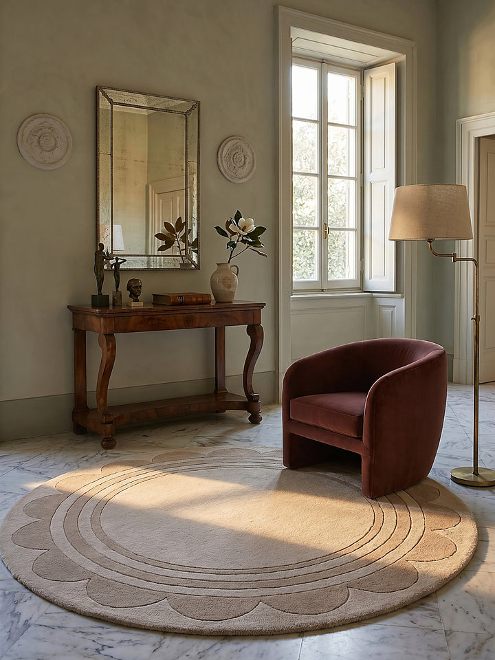 Teppich Beige rund im Wohnzimmer mit Couchtisch und Wohnaccessoires Wohnidee skandinavisch modern_