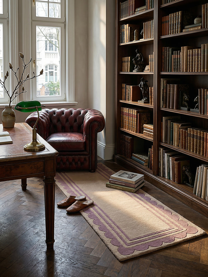 Teppich Lila-Beige Läufer im Wohnzimmer mit Couchtisch und Wohnaccessoires Wohnidee skandinavisch modern_