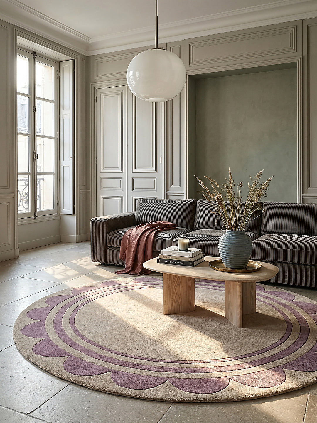 Teppich Lila-Beige rund im modernen Wohnzimmer Einrichtungsidee_