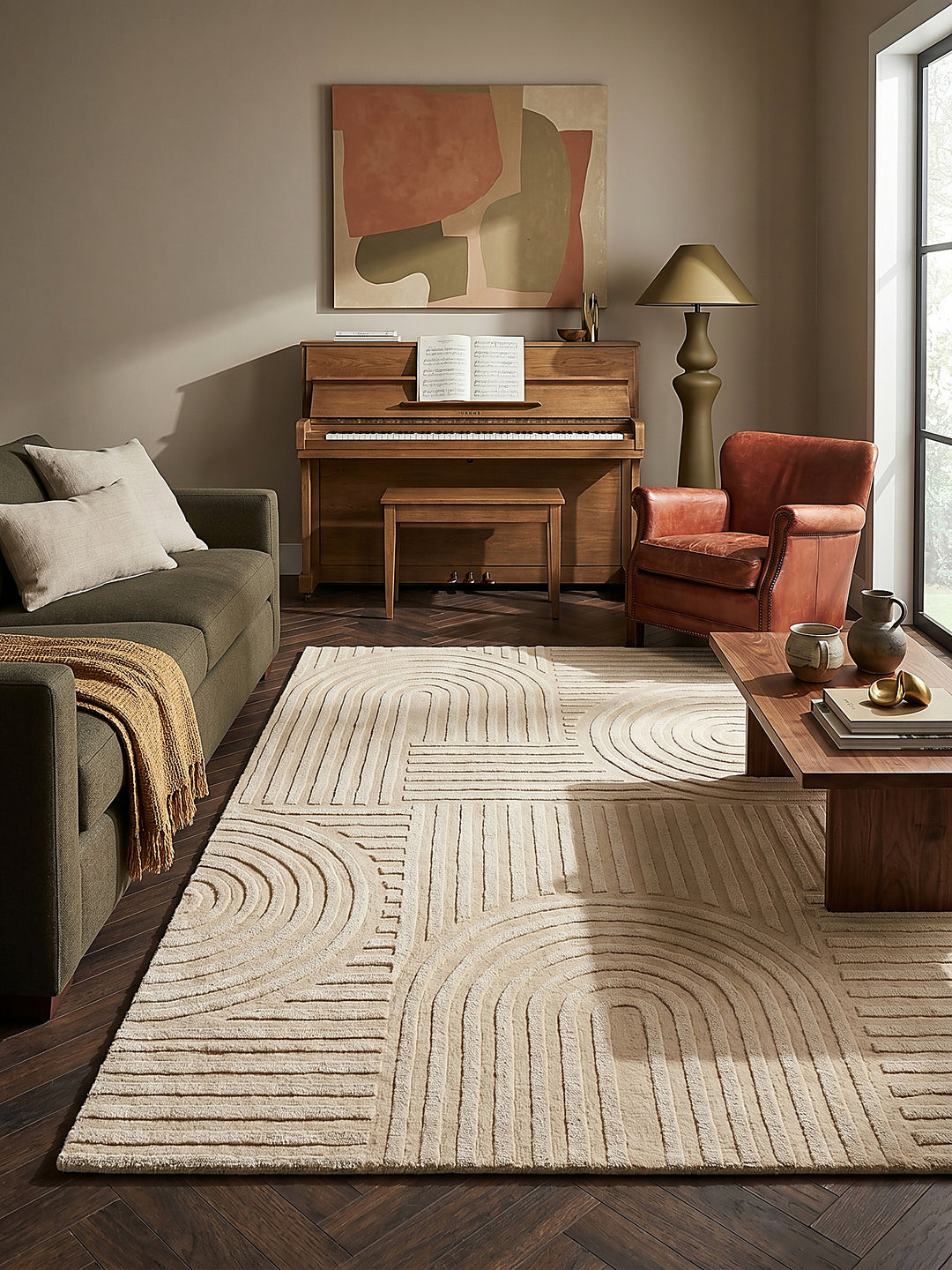 Teppich Beige rechteckig im Wohnzimmer mit Couchtisch und Wohnaccessoires Wohnidee skandinavisch modern_