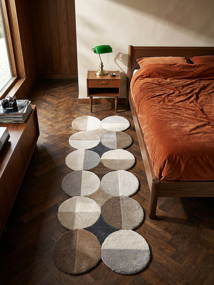 Teppich Beige-Braun Läufer im Wohnzimmer mit Couchtisch und Wohnaccessoires Wohnidee skandinavisch modern_