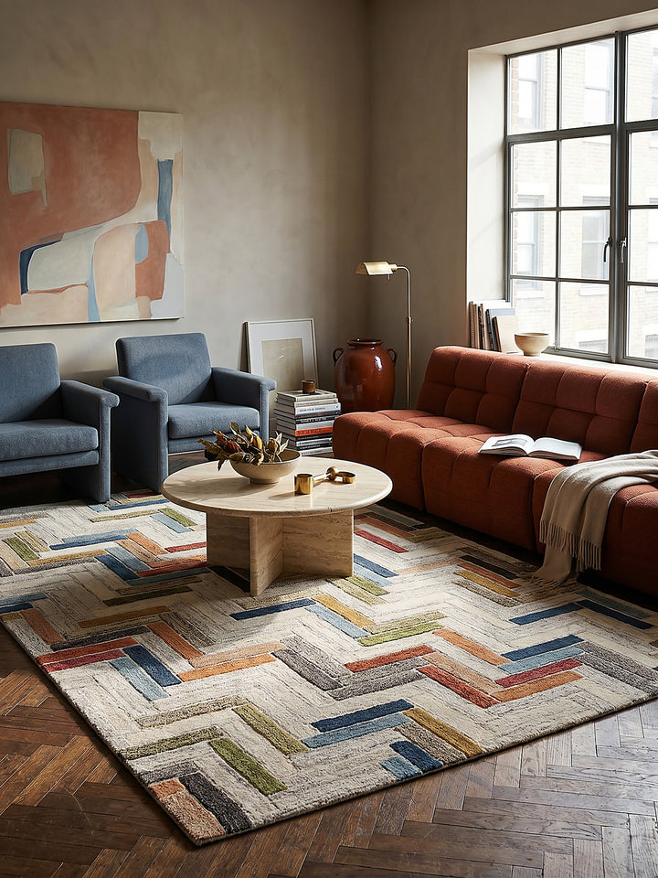 Teppich Multicolor rechteckig im Wohnzimmer mit Couchtisch und Wohnaccessoires Wohnidee skandinavisch modern_