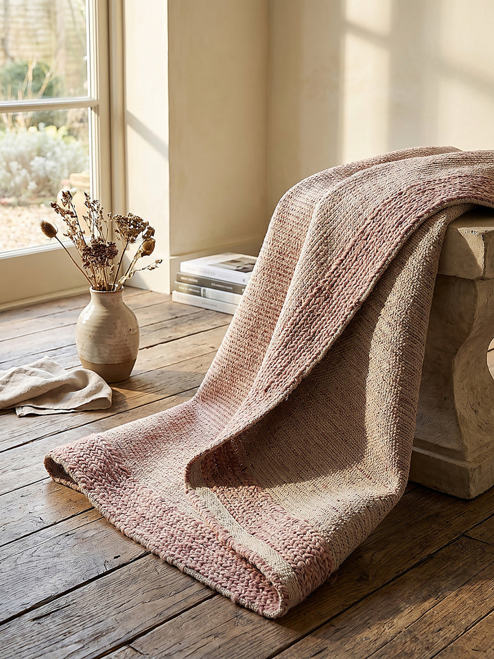 Teppich Beerenrot rechteckig Editorial Styling_