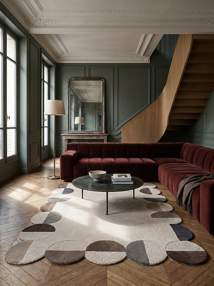 Teppich Erdtöne rechteckig im modernen Wohnzimmer vor softest dove-grey lime plaster with a hi Einrichtungsidee HALLEIN_