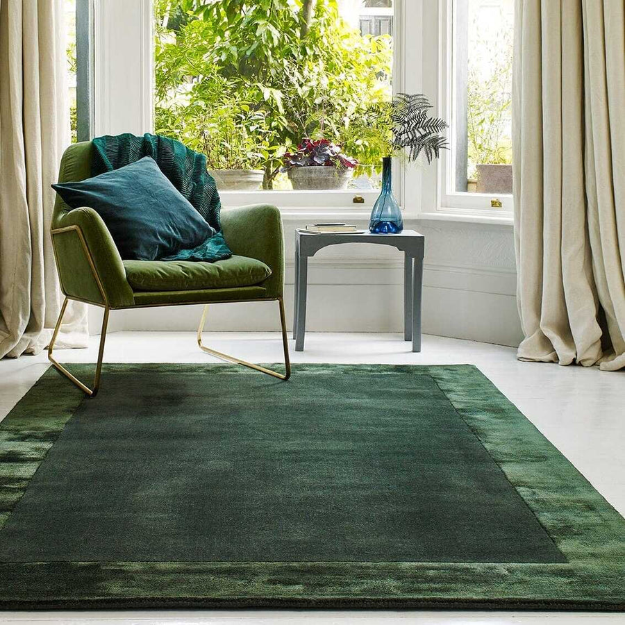 Grüner Wollteppich - Handgewebt - Viskosebordüre - Gemütliche Wohnatmosphäre - Kadima Design_