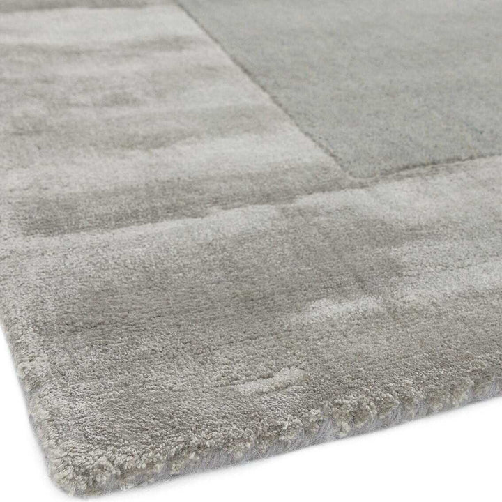 Silberner Wollteppich - Handgewebt - Viskosebordüre - Moderne Wohnraumgestaltung - Kadima Design_