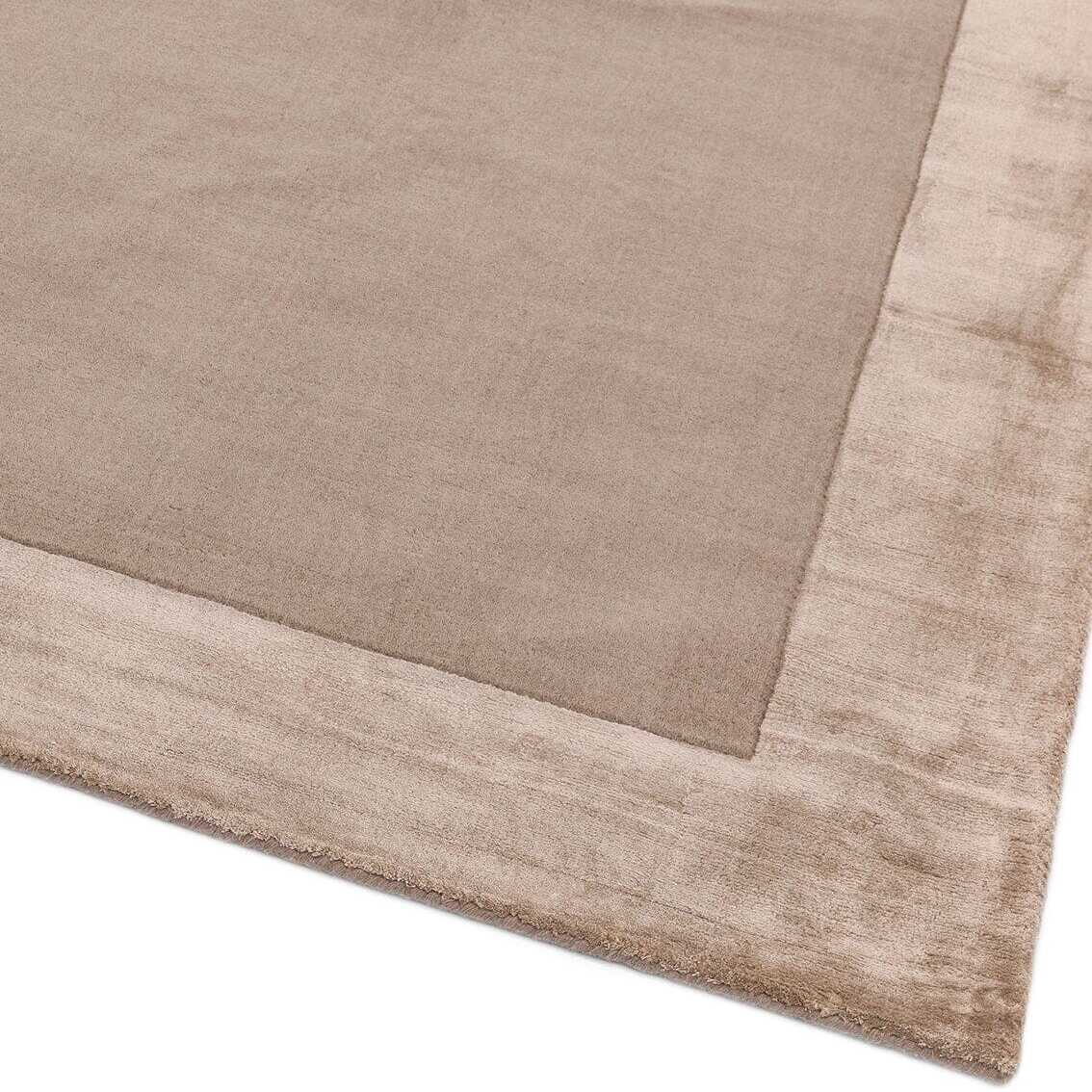 Beiger Wollteppich - Handgewebt - Viskosebordüre - Zeitlose Wohnraumgestaltung - Kadima Design_