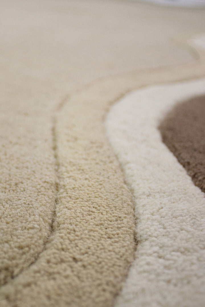 Teppich Wellenkante Beige Ton-in-Ton-Bordüre Wolle Hoch-Tief Linien Detail Rechteckig_