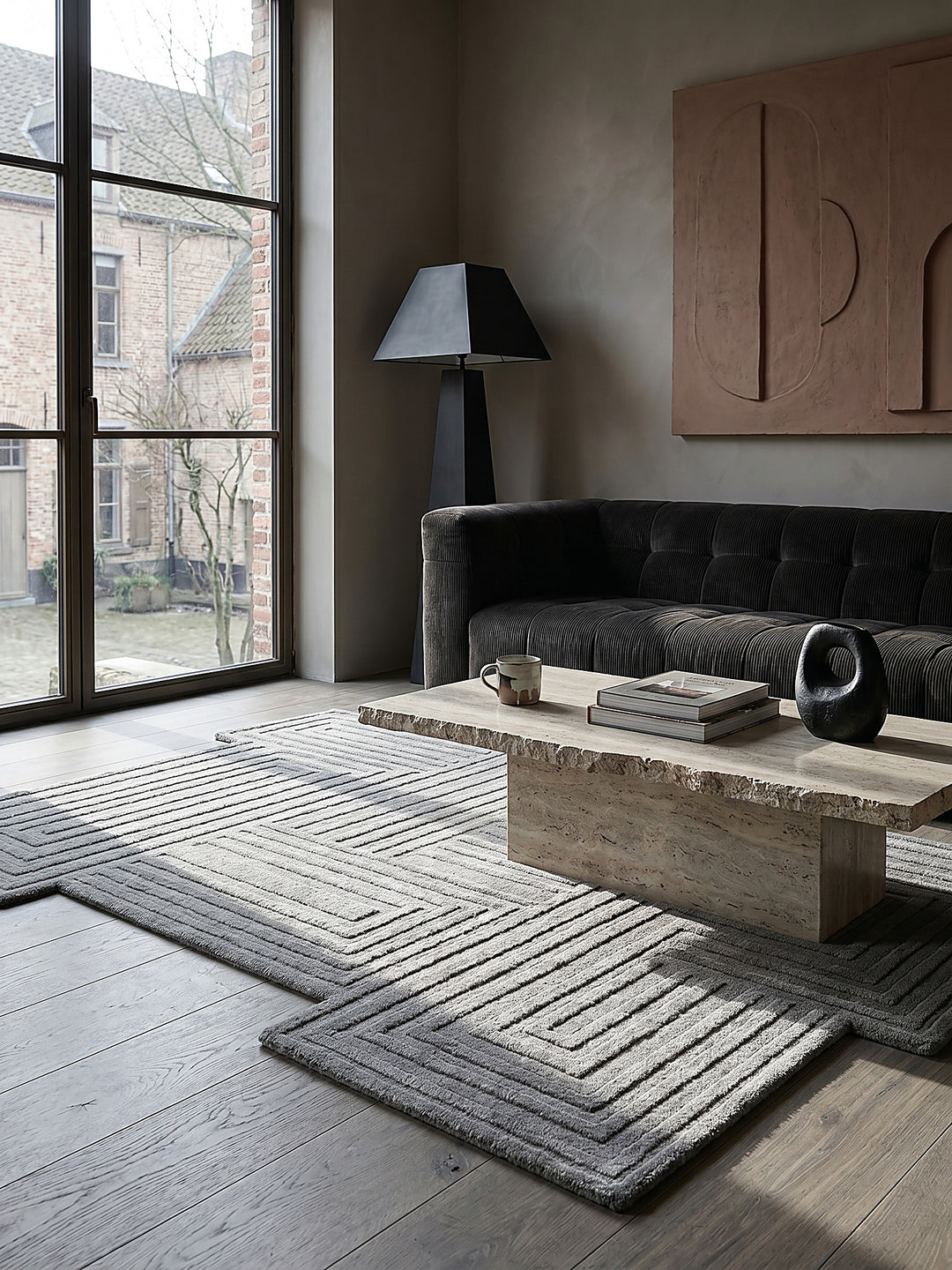 Teppich Grau rechteckig im Wohnzimmer mit Couchtisch und Wohnaccessoires Wohnidee skandinavisch modern_