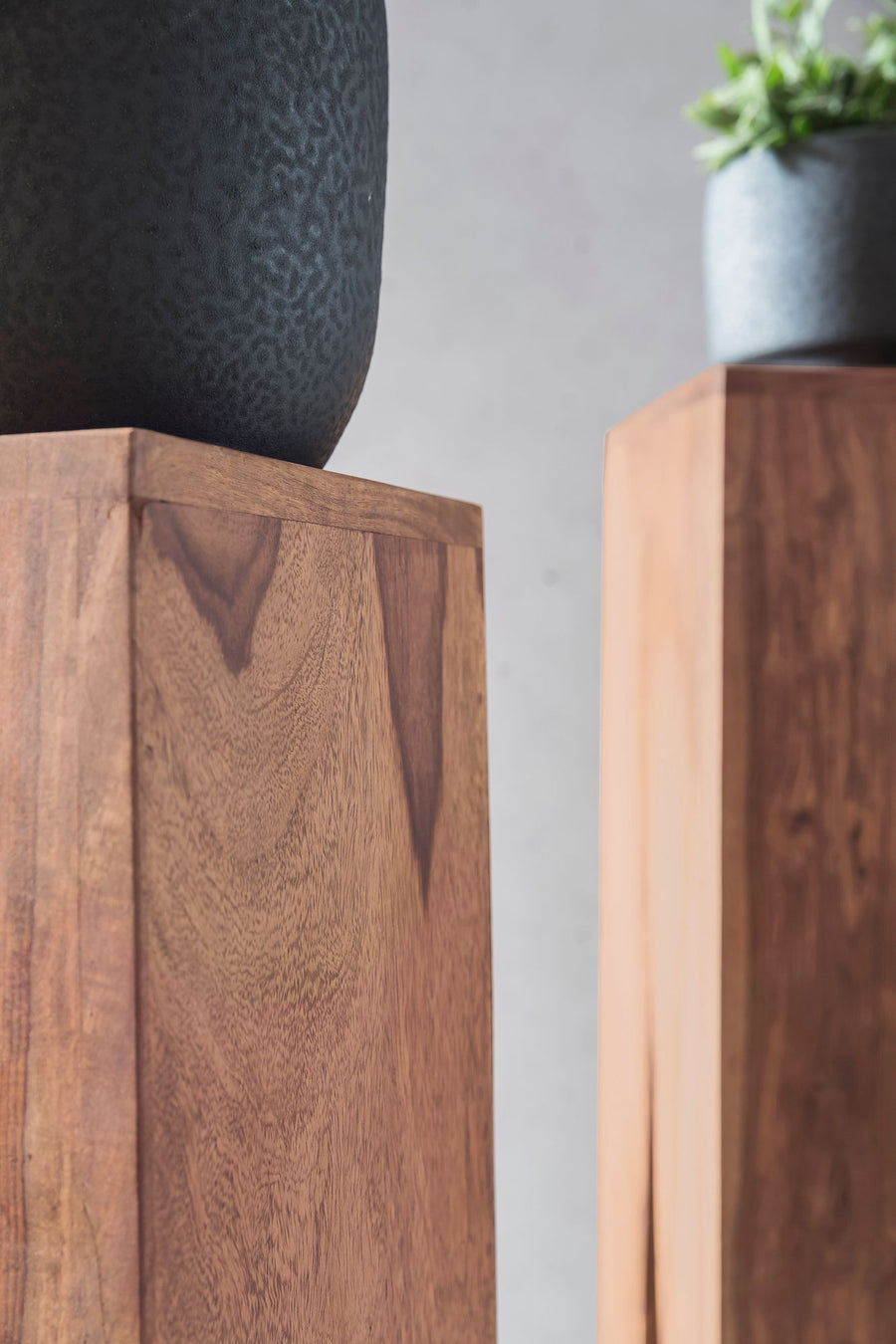 Beistelltisch-Set mit 3 Giraffenbeinen_ Massivholz_ rustikales Ambiente_ handgefertigt - KADIMA DESIGN_Farbe_ Beige_ Größe_ 25x25x100 cm_