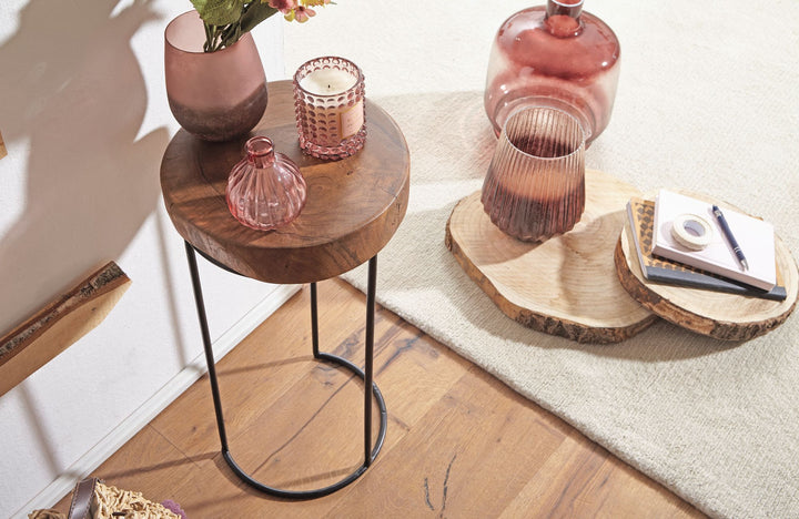 Beistelltisch INDI Massivholz_ Baumstamm-Tischplatte_ Metallgestell_ Landhausstil_ handgefertigt - KADIMA DESIGN_Farbe_ Braun_ Größe_ 28x28x55 cm_