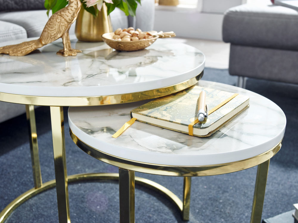 Moderne Marmor-Beistelltische_ 2er Set_ Goldene Gestelle_ 50/35 cm - KADIMA DESIGN_Farbe_ Weiß_ Größe_ 50x50x45 cm_