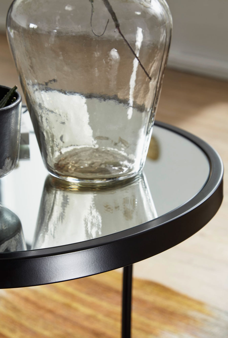 Edles Beistelltisch Set mit Glasplatten_ modernes Design_ schwarzer Farbton_ 50x50_5x50 cm und 42x45_5x42 cm - KADIMA DESIGN_Größe_ 50x50x50 cm_