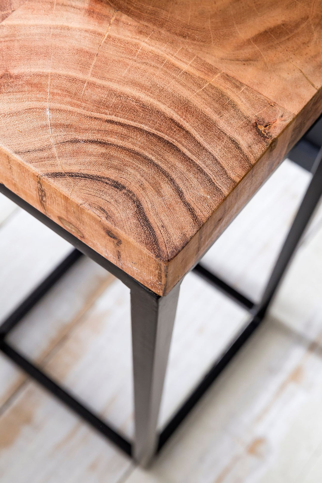 Massiver Holz-Beistelltisch_ Akazienholz und Metall_ Industriedesign_ 30x97x30 cm - KADIMA DESIGN_Größe_ 30x30x97 cm_