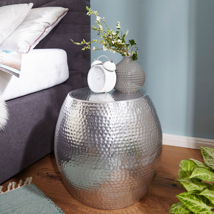 Beistelltisch ENNS_ Orientalisch_ Hammerschlag-Struktur_ Aluminium_ 42x42x42 cm - KADIMA DESIGN_Farbe_ Silber_ Größe_ 42x42x42 cm_