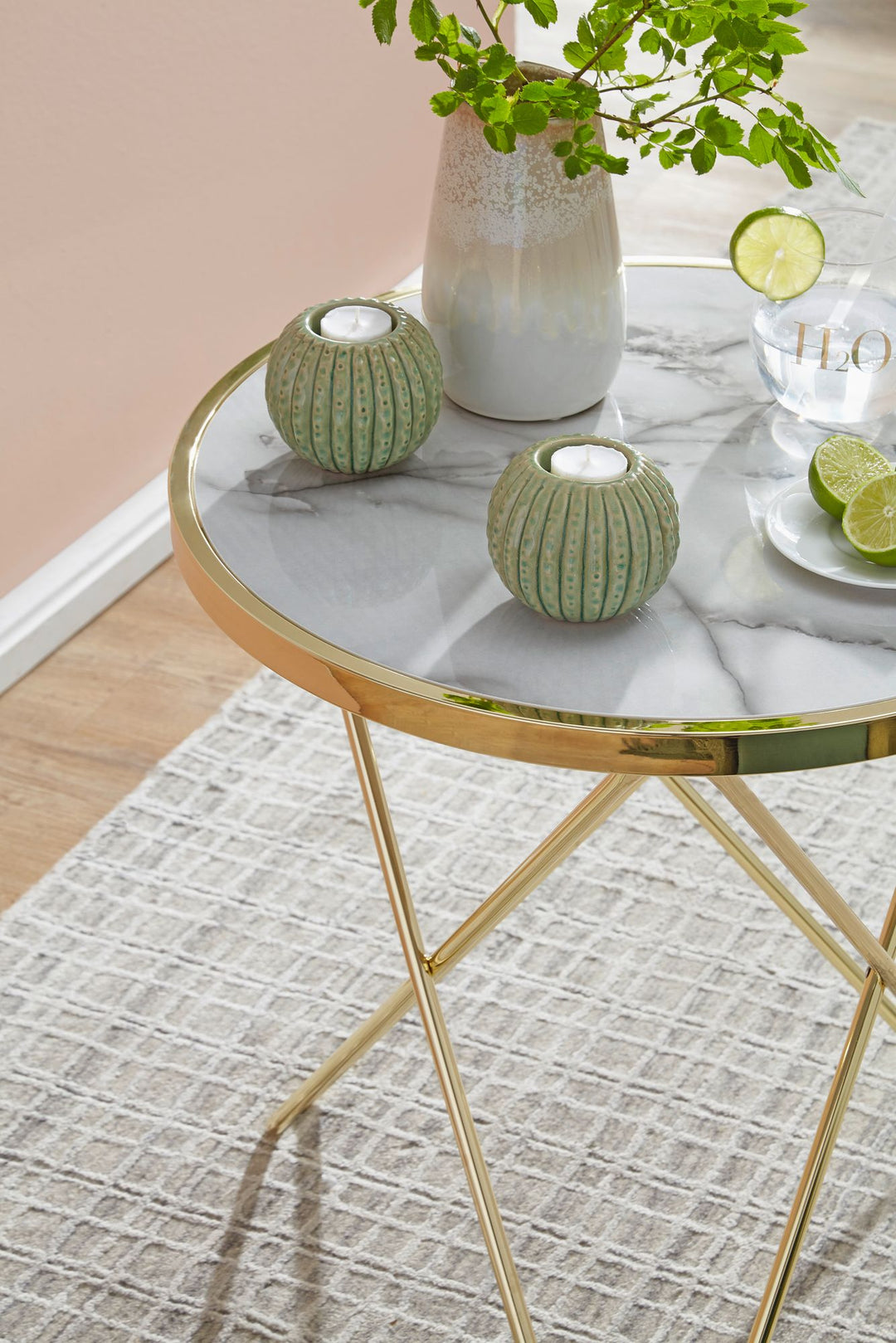 Beistelltisch in Marmoroptik_ goldener Tischgestell_ moderne Akzente_ Ø 55 cm x 57 cm - KADIMA DESIGN_Größe_ 55x55x57 cm_
