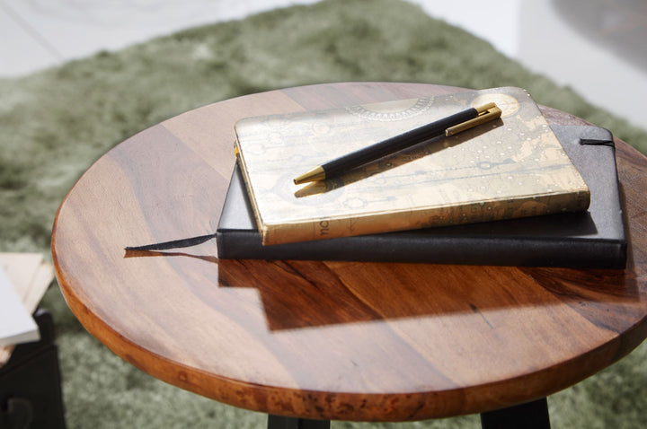 Massiver Industrial-Beistelltisch_ Holz und Metall_ Einzigartige Maserung_ Vielseitig - KADIMA DESIGN_Größe_ 35x35x45 cm_