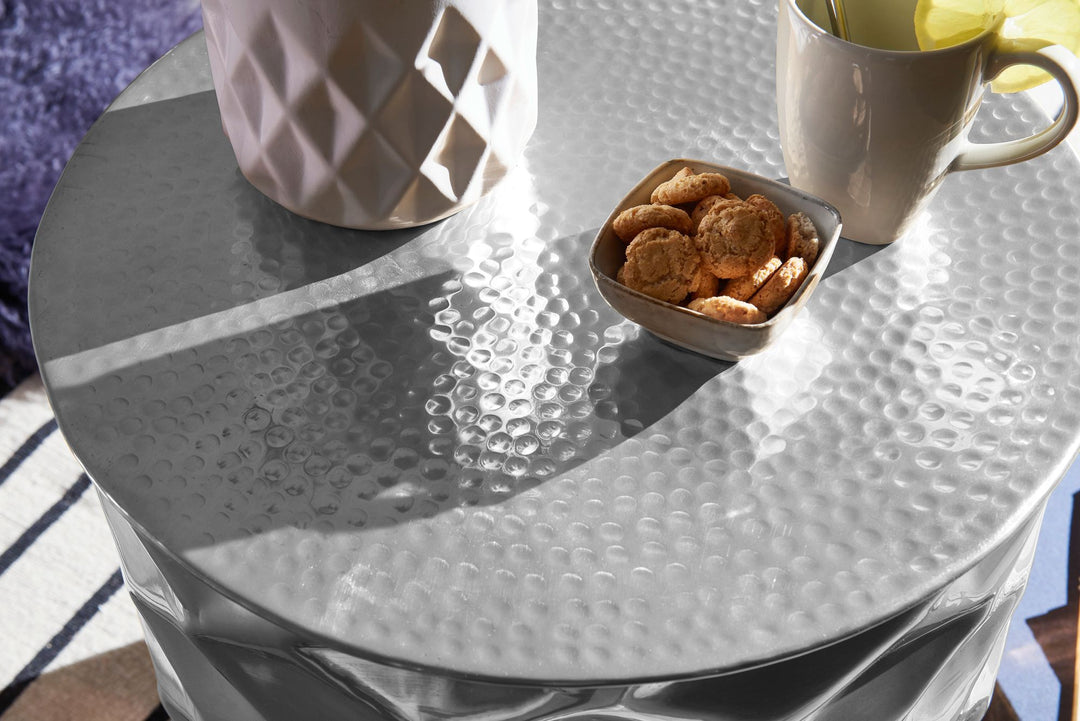 Beistelltisch ENNS_ Orientalischer Couchtisch_ Aluminium_ Hammerschlag-Strukturen_ Stabilität und Langlebigkeit - KADIMA DESIGN_Farbe_ Silber_ Größe_ 43x43x48 cm_
