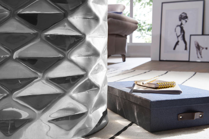 Beistelltisch ENNS_ Orientalischer Couchtisch_ Aluminium_ Hammerschlag-Strukturen_ Stabilität und Langlebigkeit - KADIMA DESIGN_Farbe_ Silber_ Größe_ 43x43x48 cm_