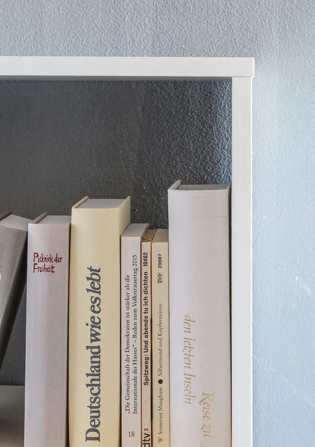 KADIMA DESIGN Modernes Bücherregal aus Holz - Zeitloses Standregal mit großzügigem Stauraum & vielseitigen Nutzungsmöglichkeiten_Weiß_#sku_BARWL5.275#