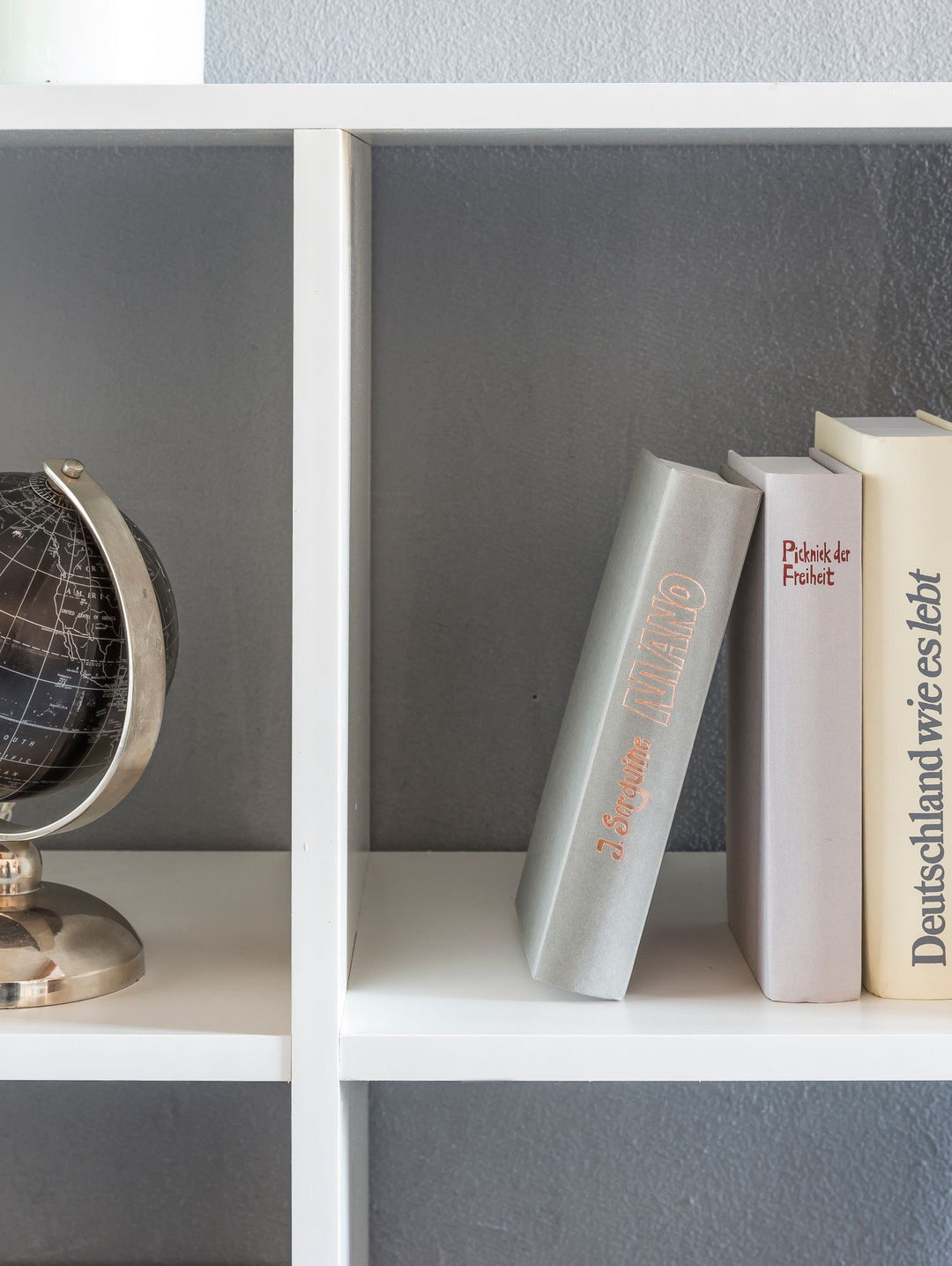 KADIMA DESIGN Modernes Bücherregal aus Holz - Zeitloses Standregal mit großzügigem Stauraum & vielseitigen Nutzungsmöglichkeiten_Weiß_#sku_BARWL5.275#