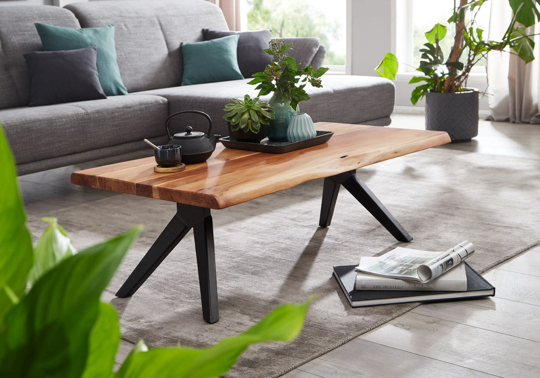 Couchtisch mit Baumkanten_ Massivholz Akazie und pulverbeschichteter Edelstahl_ Robustes Unikat - KADIMA DESIGN_Größe_ 115x64x37 cm_