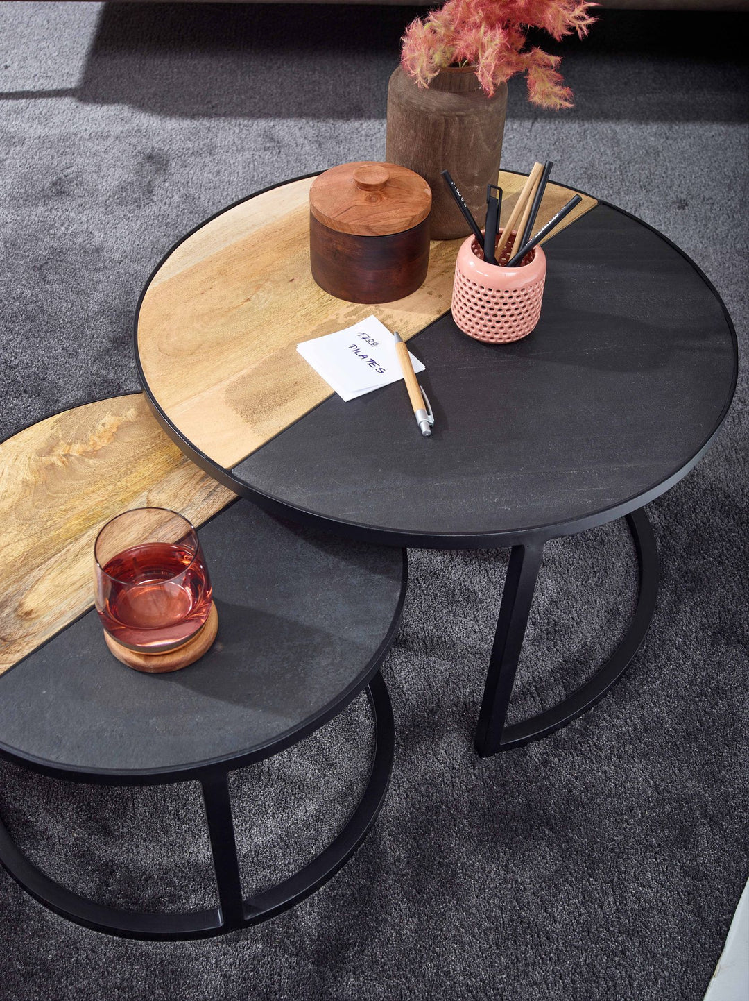 Runde Couchtische_ 2er Set_ Mango Massivholz/Steinoptik_ Modernes Design - KADIMA DESIGN_Größe_ 60x60x36 cm_