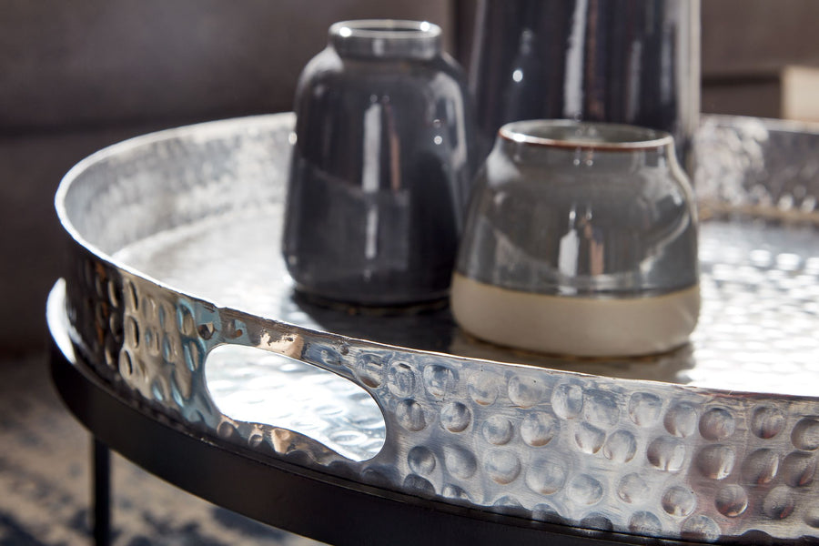 Couchtisch 2er Set_ Silber/Schwarz_ Hammerschlag-Strukturen_ Griffmulde_ Handgefertigt - KADIMA DESIGN_Farbe_ Silber_ Größe_ 56x56x33 cm_