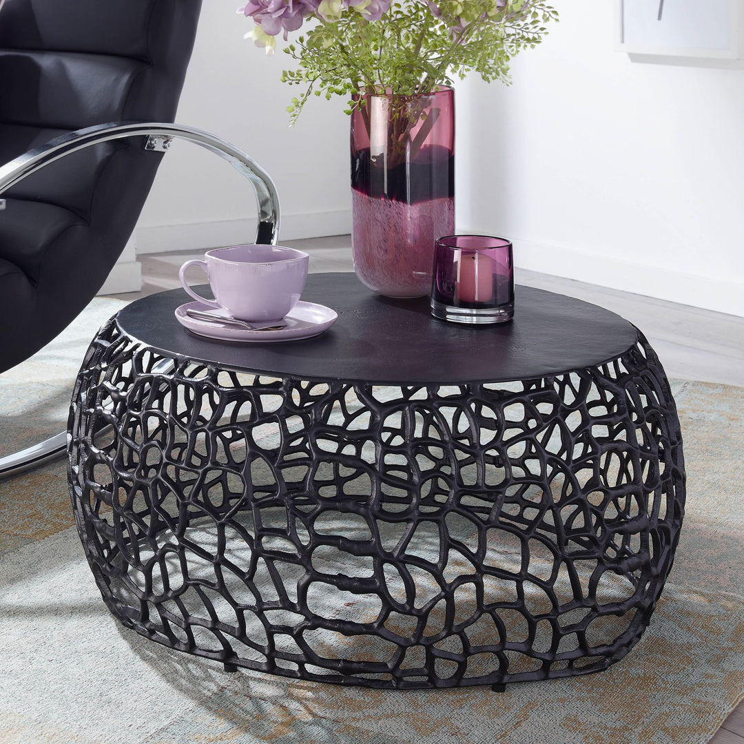 Couchtisch ASTLUX_ Aststruktur_ lackiertes Aluminium_ handgefertigt_ Anti-Rutsch-Noppen_ Ablagefläche - KADIMA DESIGN_Farbe_ Schwarz_ Größe_ 66x66x30 cm_